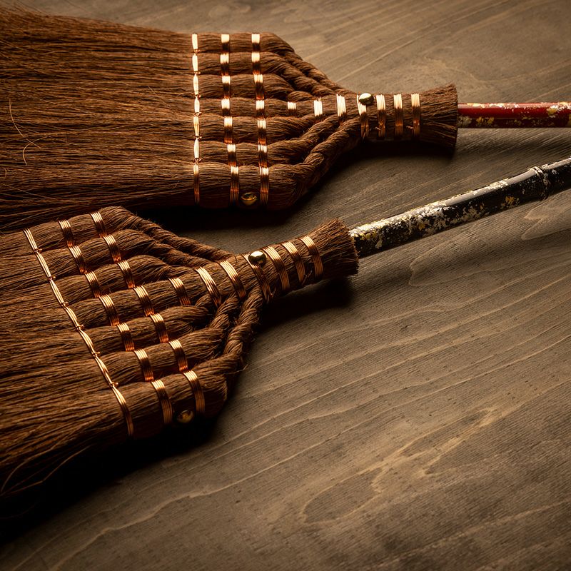 新・棕櫚箒 紀州黒江塗 FUKAMIBROOM 漆黒金箔銀 / 黒 〈受注生産